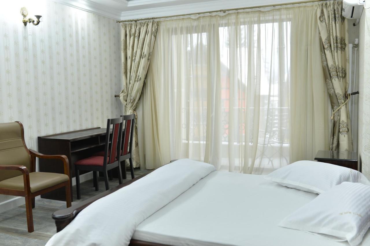 Edy'S Royal Predeal Hotel Exterior foto