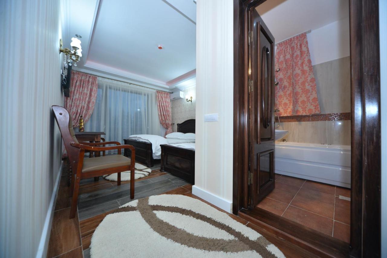 Edy'S Royal Predeal Hotel Exterior foto